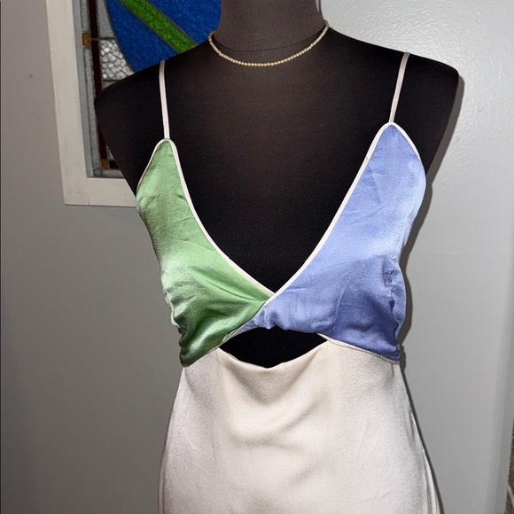 Fore (carried at Bloomingdale’s) Elegant Cut Out Semi Open Back Dress SZ Medium - Picture 2 of 11